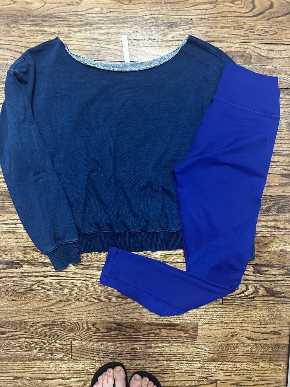 2 Piece Sz M Fabletics Off shoulder Sweatshirt & Powerhold Mesh Panel Leggings